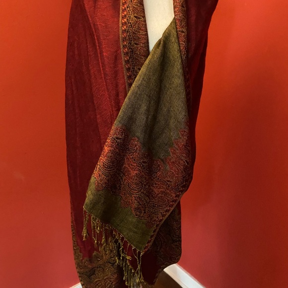 Reversible Paisley Pashmina Wrap - Picture 4 of 8